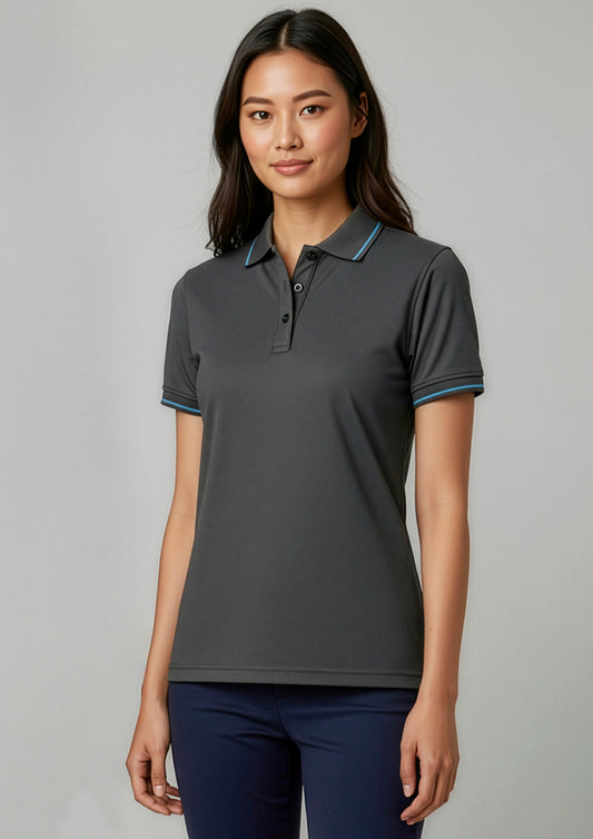 Womens Jet Short Sleeve Polo ||SRC=https://cdn.fashionbizapps.nz/honeybee/images/P226LS_Talent_SteelGrey_Cyan_01.jpg