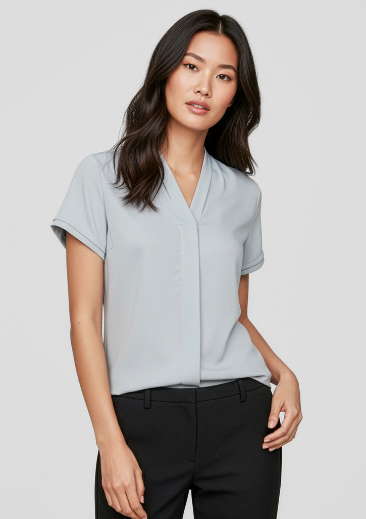 Womens Madison Short Sleeve Shirt ||SRC=https://cdn.fashionbizapps.nz/honeybee/images/S628LS_Talent_SilverMist_02.jpg