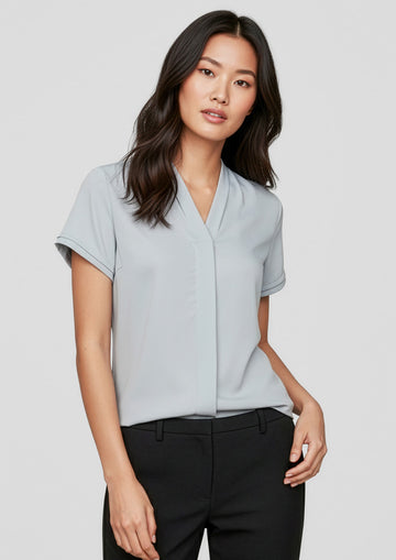 Womens Madison Short Sleeve Shirt ||SRC=https://cdn.fashionbizapps.nz/honeybee/images/S628LS_Talent_SilverMist_02.jpg